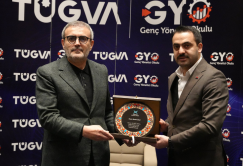 Mahir Ünal, TÜGVA Genç Yönetici Okulu’nda "Kültür ve İnsan" Konusunu Değerlendirdi